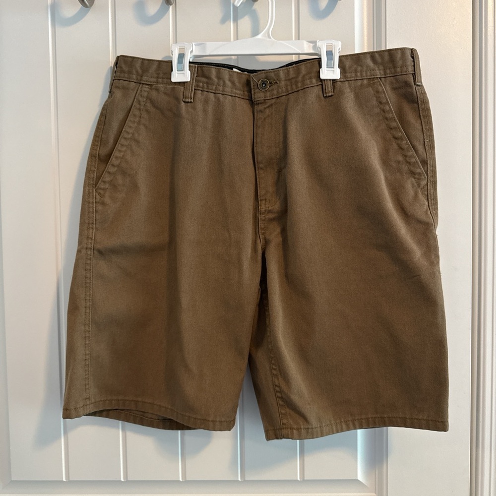 Freeworld Men’s Discord Dark Khaki Shorts